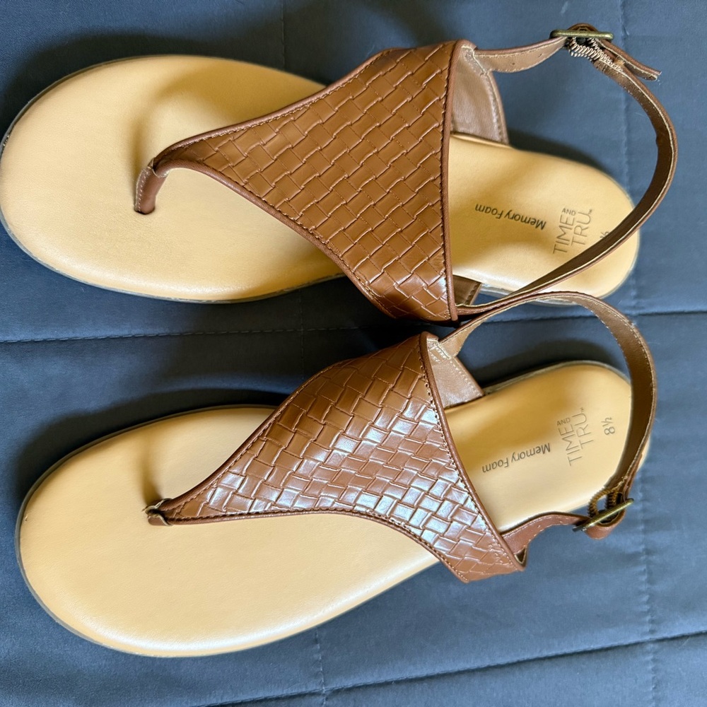 Time and Tru Women's Tan Woven Sandals